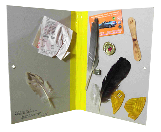 A-Stroll-aufgeschlagen-cut